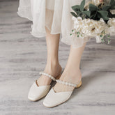 Zapatos de tacón bajo con punta negra auténtica para mujer